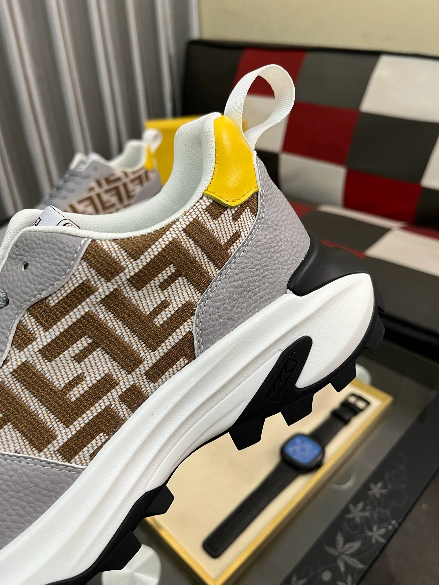 Men's Men's Shoes💰458⌚️⌚️[FENDI] Fendi's classic and comfortable men's, this complex sneaker is made of soft calfskin➕genuine leather lining➕original ultra-light rubber material with rough outsole. This unique light style is suitable for the casual and refined sensibility of this season. It is comfortable and natural on the feet. It is an everyday style for casual travel in autumn and winter! Code number: 38-443️⃣Colors available